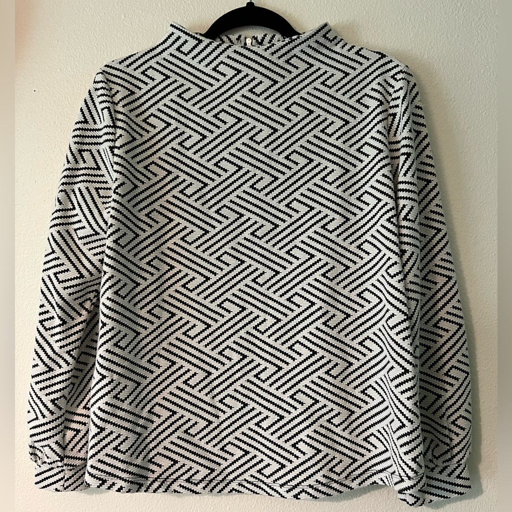W5 black & white geometric design top, size M.